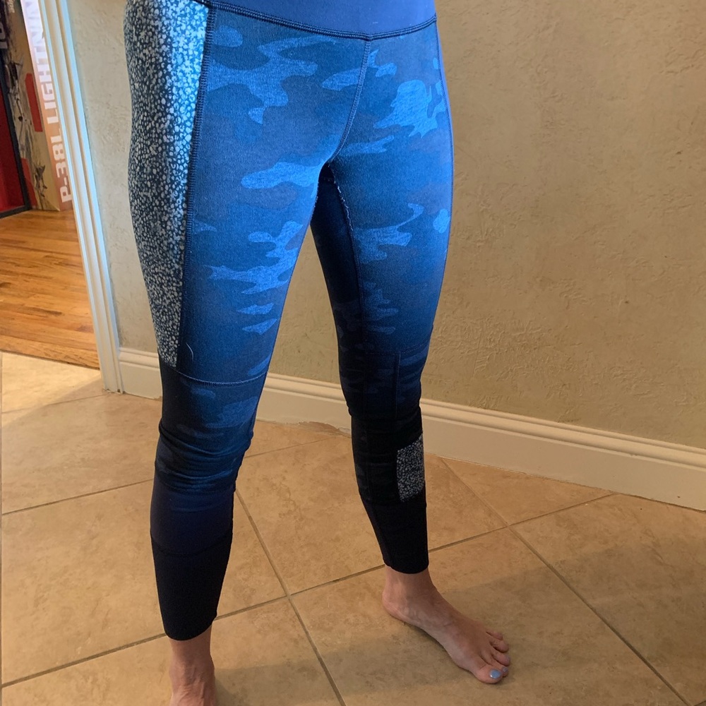 Lululemon long Capris, super cute! Size 4